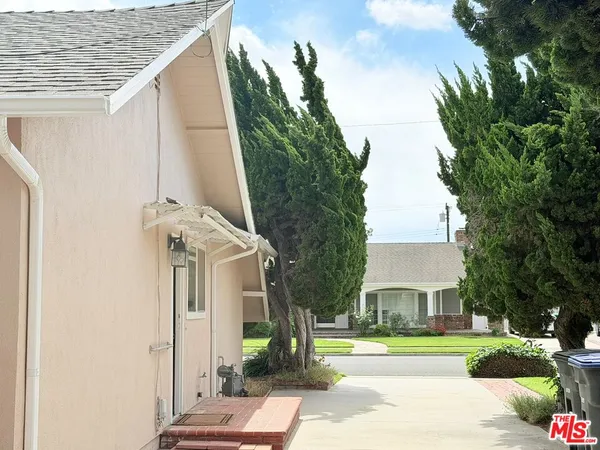 $1,499,900 | 3001 St Albans Drive, Los Alamitos, CA 90720