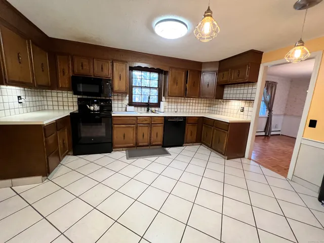 $3,200 | 12 Hilltop Drive, Canton, CT 06019