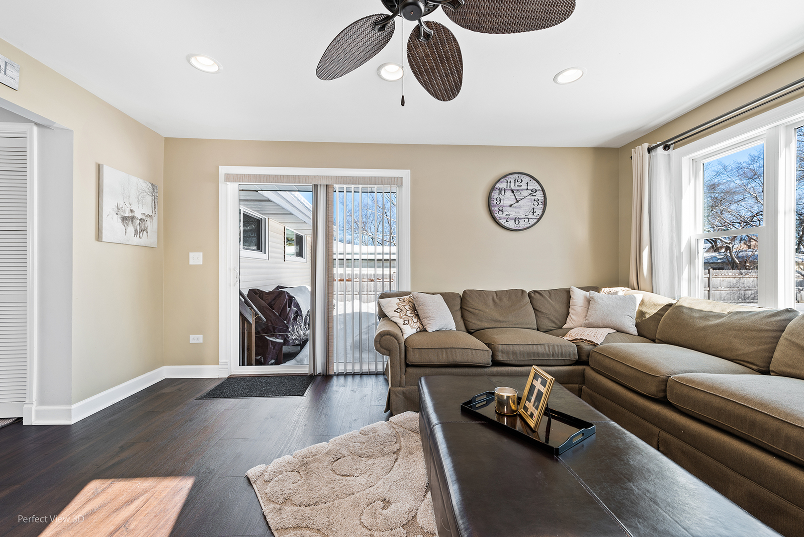 21 Crescent Road Lake Zurich, IL 60047 - Photo 11 of 24 a living room with furniture and a window