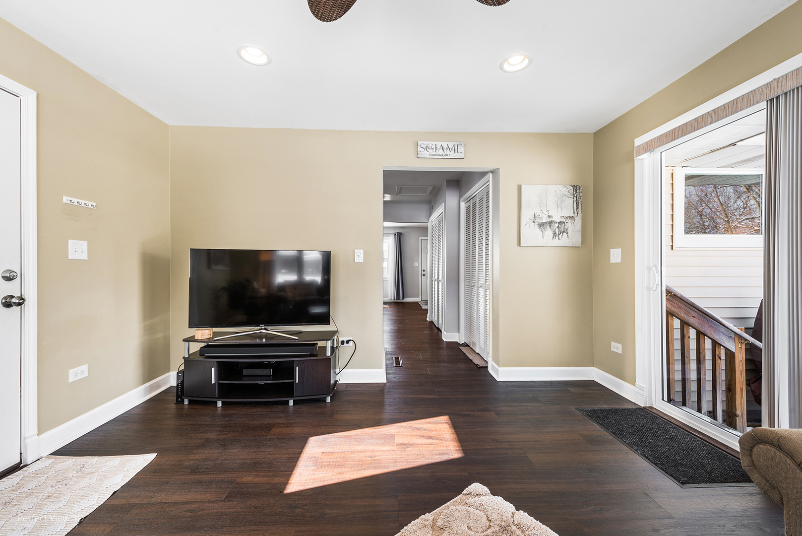 21 Crescent Road Lake Zurich, IL 60047 - Photo 12 of 24 a living room with furniture and a flat screen tv