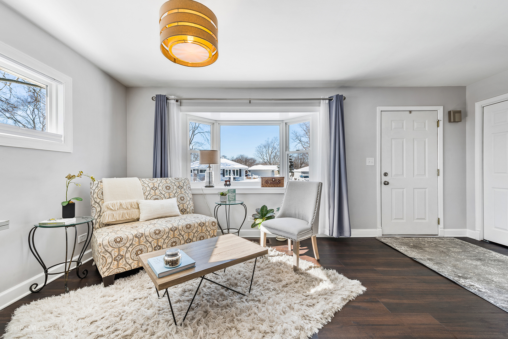 21 Crescent Road Lake Zurich, IL 60047 - Photo 4 of 24 a living room with furniture a rug and a window
