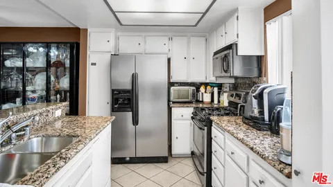 $489,900 | 13567 Valerio Street, Unit C, Van Nuys, CA 91405