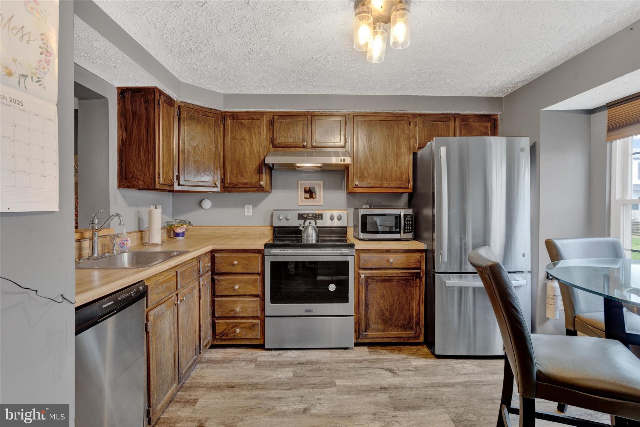 7278 Procopio Circle Columbia, MD 21046 - Photo 5 of 30 a kitchen with stainless steel appliances granite countertop a refrigerator stove and sink