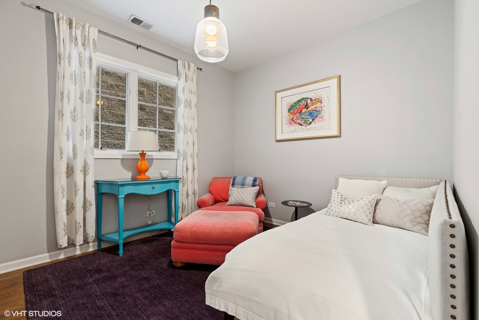 931 West Wolfram Street, Unit 2 Chicago, IL 60657 - Photo 11 of 13 a bedroom with bed and a window