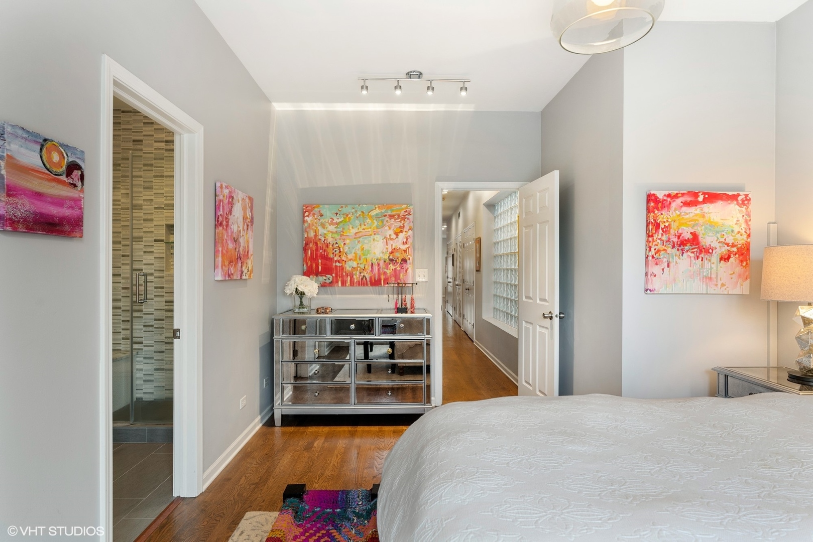 931 West Wolfram Street, Unit 2 Chicago, IL 60657 - Photo 9 of 13 a bedroom with furniture and a bed