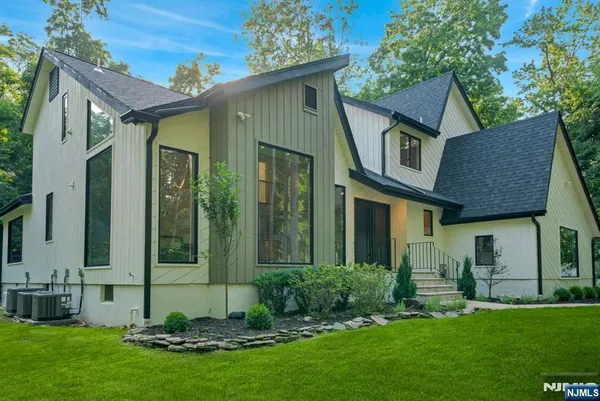 $2,250,000 | 160 Beacon Street, Haworth, NJ 07641