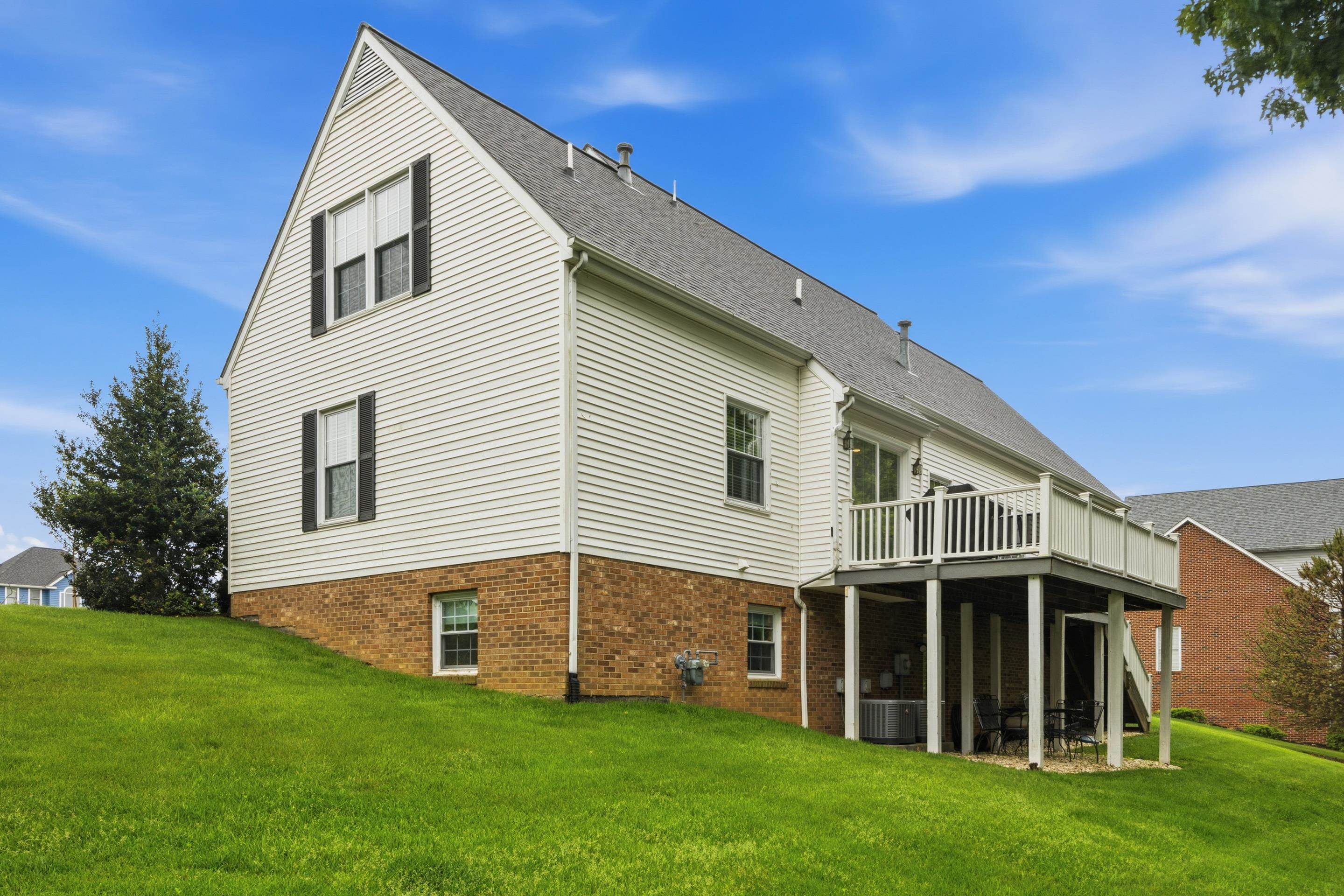 102 Vista Ridge Radford, VA 24141 - Photo 4 of 40 Gallery Image 4