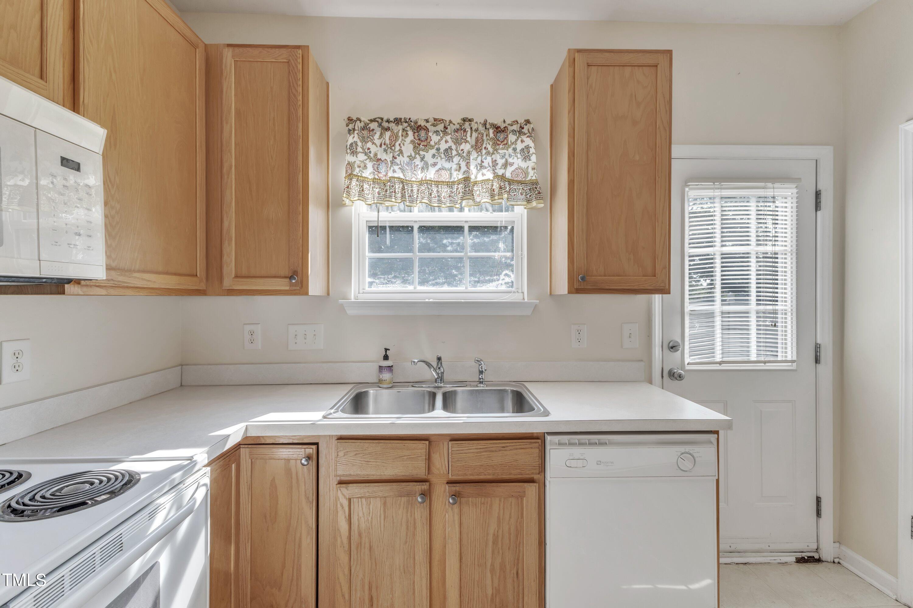 8210 Shadow Stone Court Raleigh, NC 27613 - Photo 20 of 44 27-4825 Waters Gate Dr-31