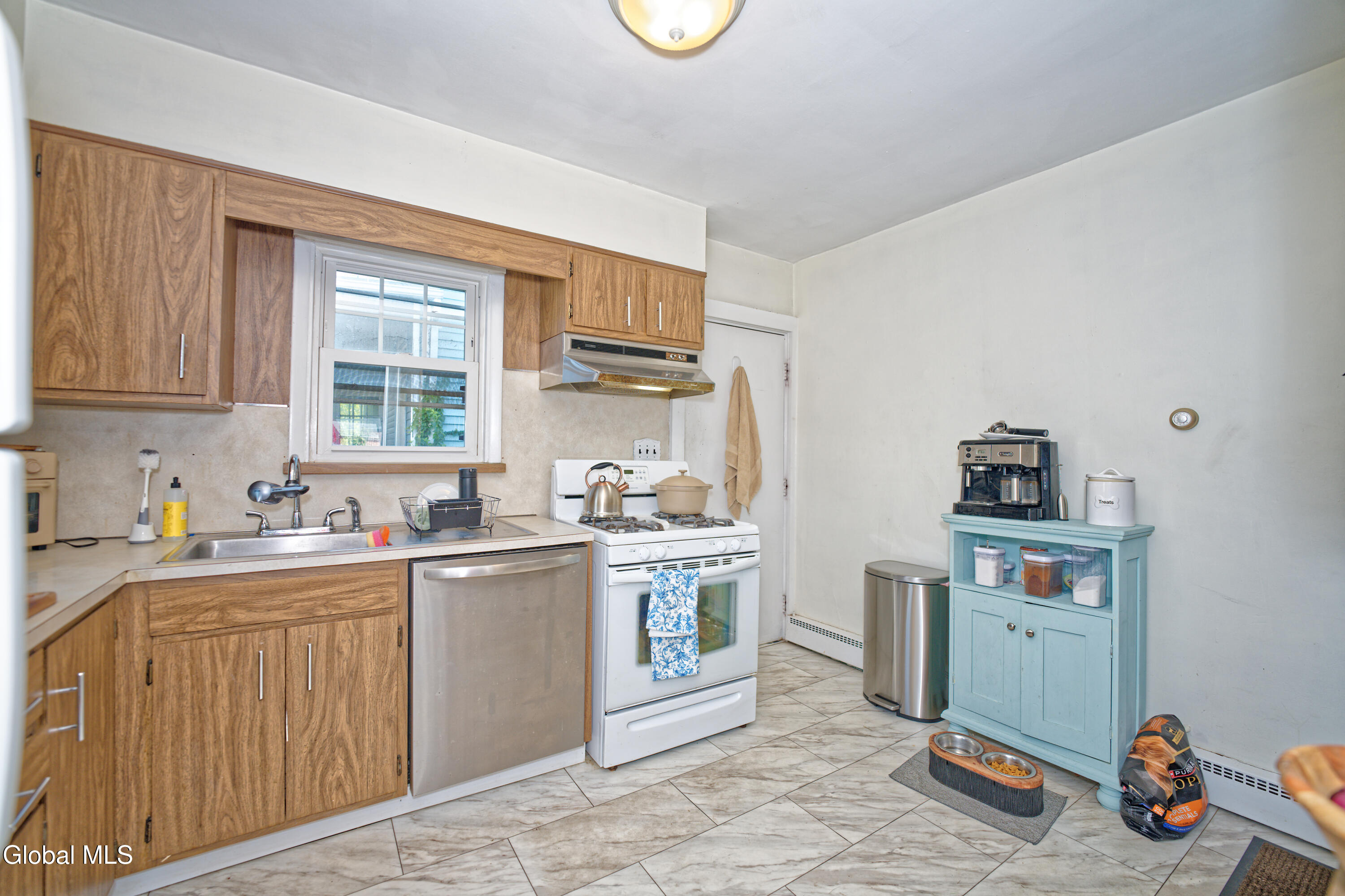 688 Hoosick Road Brunswick, NY 12180 - Photo 10 of 35 3 Kitchen 2