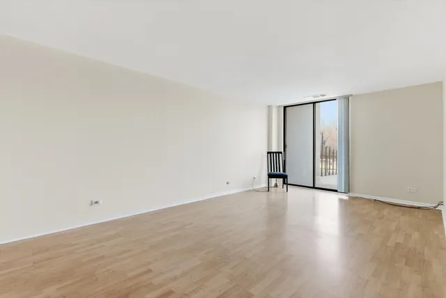 $229,000 | 190 South Wood Dale Road, Unit 208, Wood Dale, IL 60191