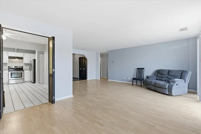 $229,000 | 190 South Wood Dale Road, Unit 208, Wood Dale, IL 60191