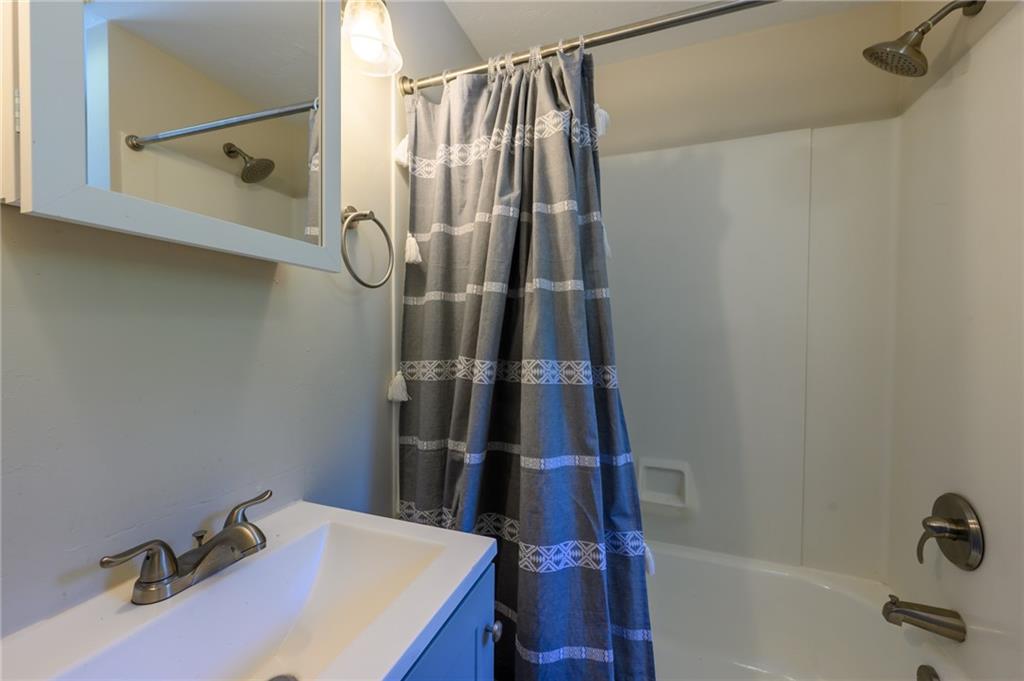 2437 Bruce Way Pittsburgh, PA 15218 - Photo 13 of 24 Gallery Image 13