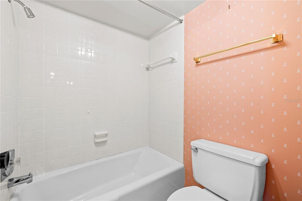 12300 Vonn Road, Unit 1205 Largo, FL 33774 - Photo 20 of 32 a bathroom with a toilet and a bathtub