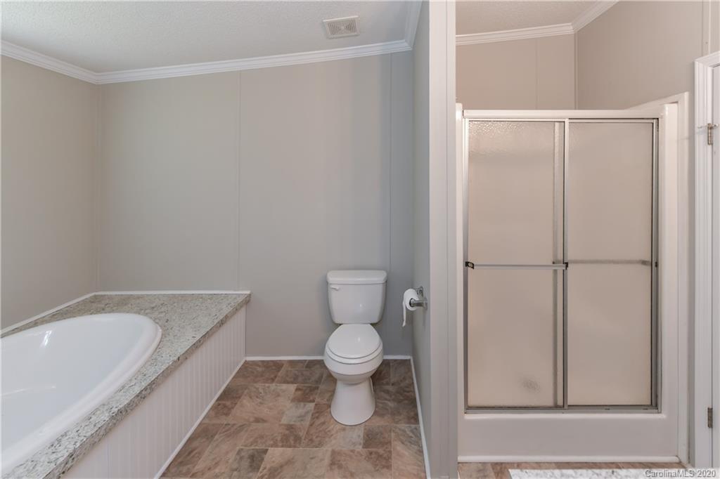171 Davidson Road Clover, SC 29710 - Photo 22 of 33 a bathroom with a toilet and a bathtub
