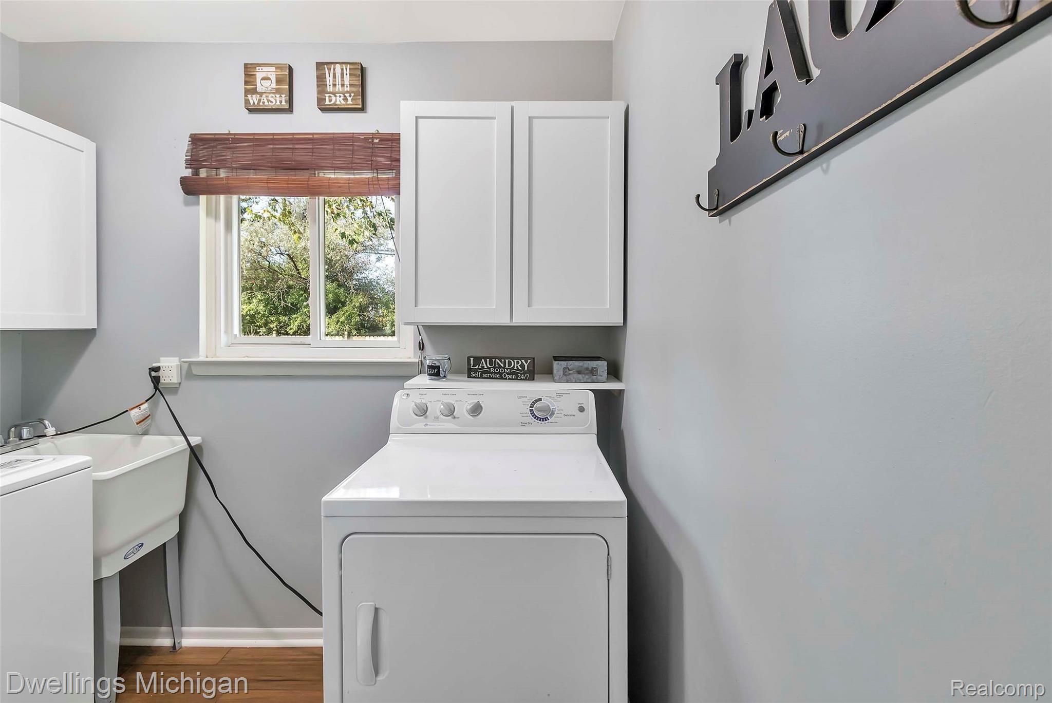 1075 Knightsbridge Road Canton, MI 48187 - Photo 18 of 38 1075-Knightsbridge-Rd-windowstill-23.jpg