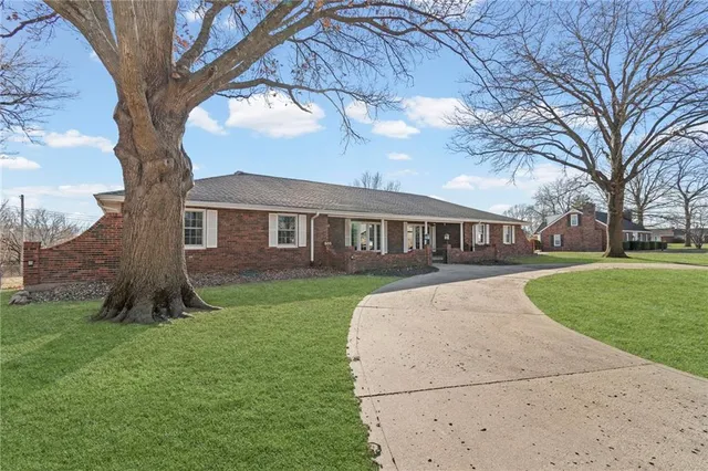 $359,000 | 505 Southview Drive, Richmond, MO 64085