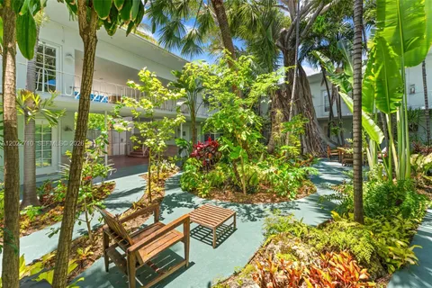 $335,000 | 1925 Washington Avenue, Unit 16, Miami Beach, FL 33139