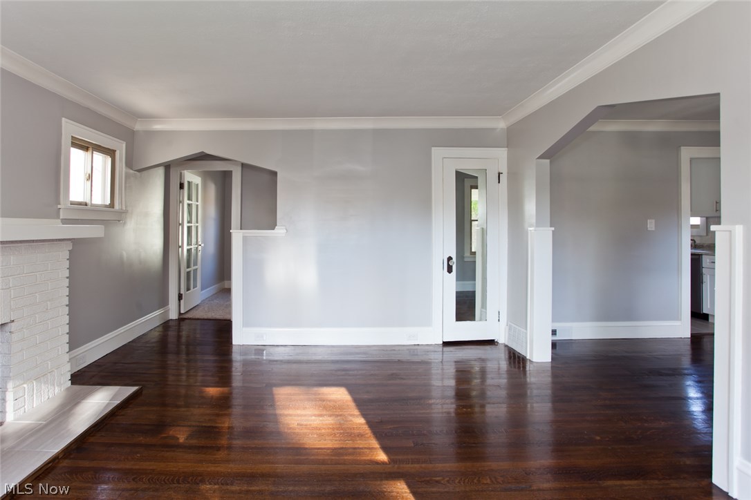 3847 Silsby Road Cleveland, OH 44111 - Photo 3 of 25 Gallery Image 3
