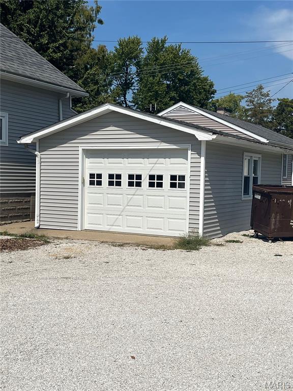 404 Maple Carrollton, IL 62016 - Photo 3 of 22