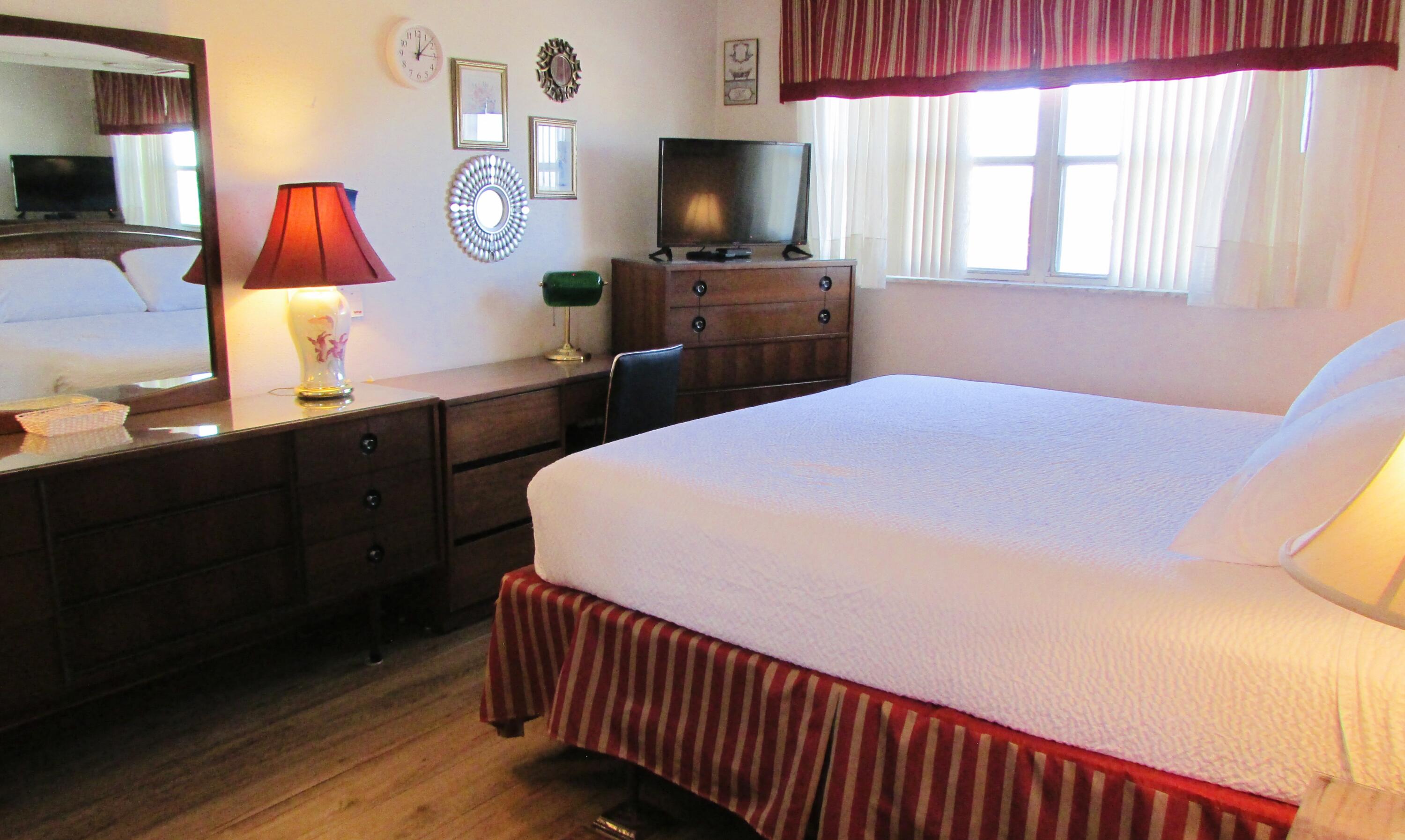 909 Santa Rosa Boulevard, Unit 555 Fort Walton Beach, FL 32548 - Photo 9 of 12 a bedroom with a bed and a flat screen tv