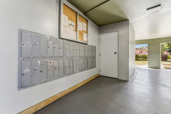 $2,000 | 1638 Embassy Drive, Unit 208, West Palm Beach, FL 33401