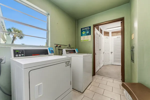 $2,000 | 1638 Embassy Drive, Unit 208, West Palm Beach, FL 33401