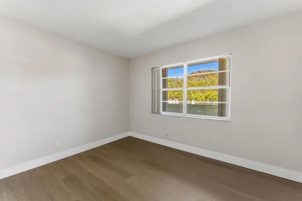 $2,000 | 1638 Embassy Drive, Unit 208, West Palm Beach, FL 33401