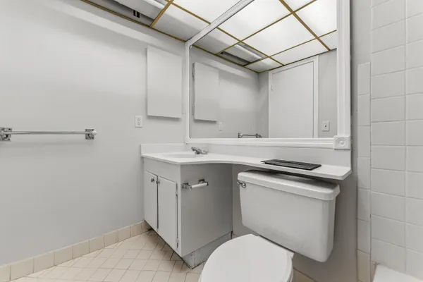 $2,000 | 1638 Embassy Drive, Unit 208, West Palm Beach, FL 33401