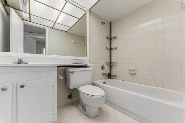 $2,000 | 1638 Embassy Drive, Unit 208, West Palm Beach, FL 33401