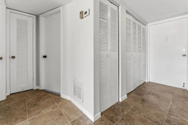 $2,000 | 1638 Embassy Drive, Unit 208, West Palm Beach, FL 33401
