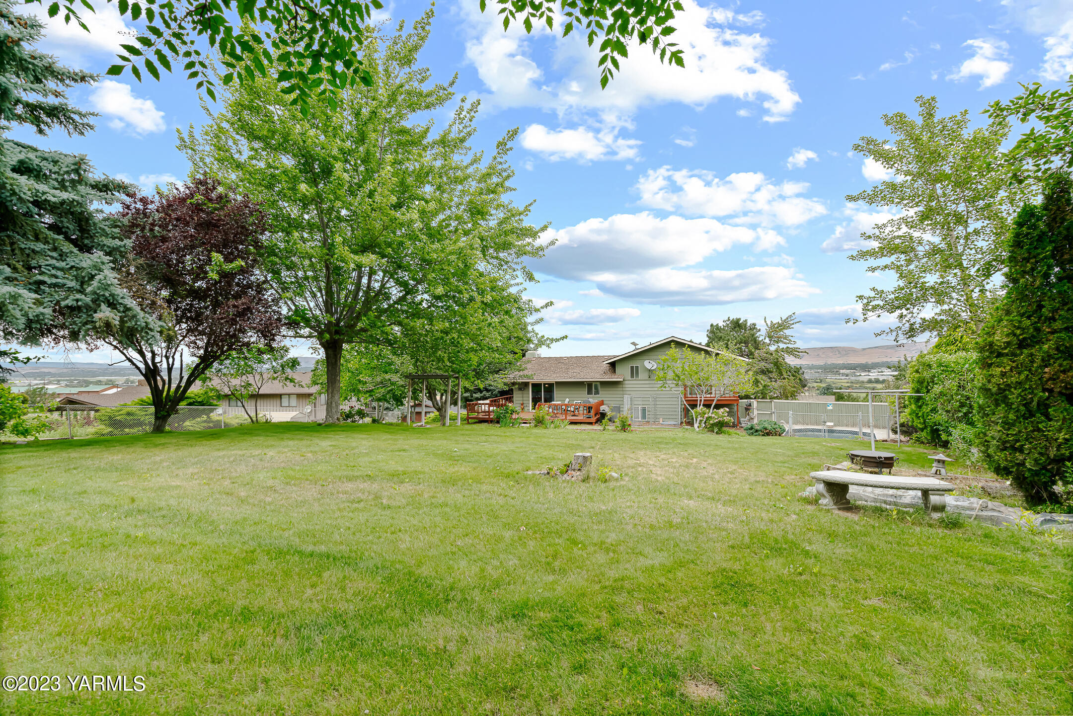3410 Goodman Road Yakima, WA 98903 - Photo 29 of 33 Mature Landscaping
