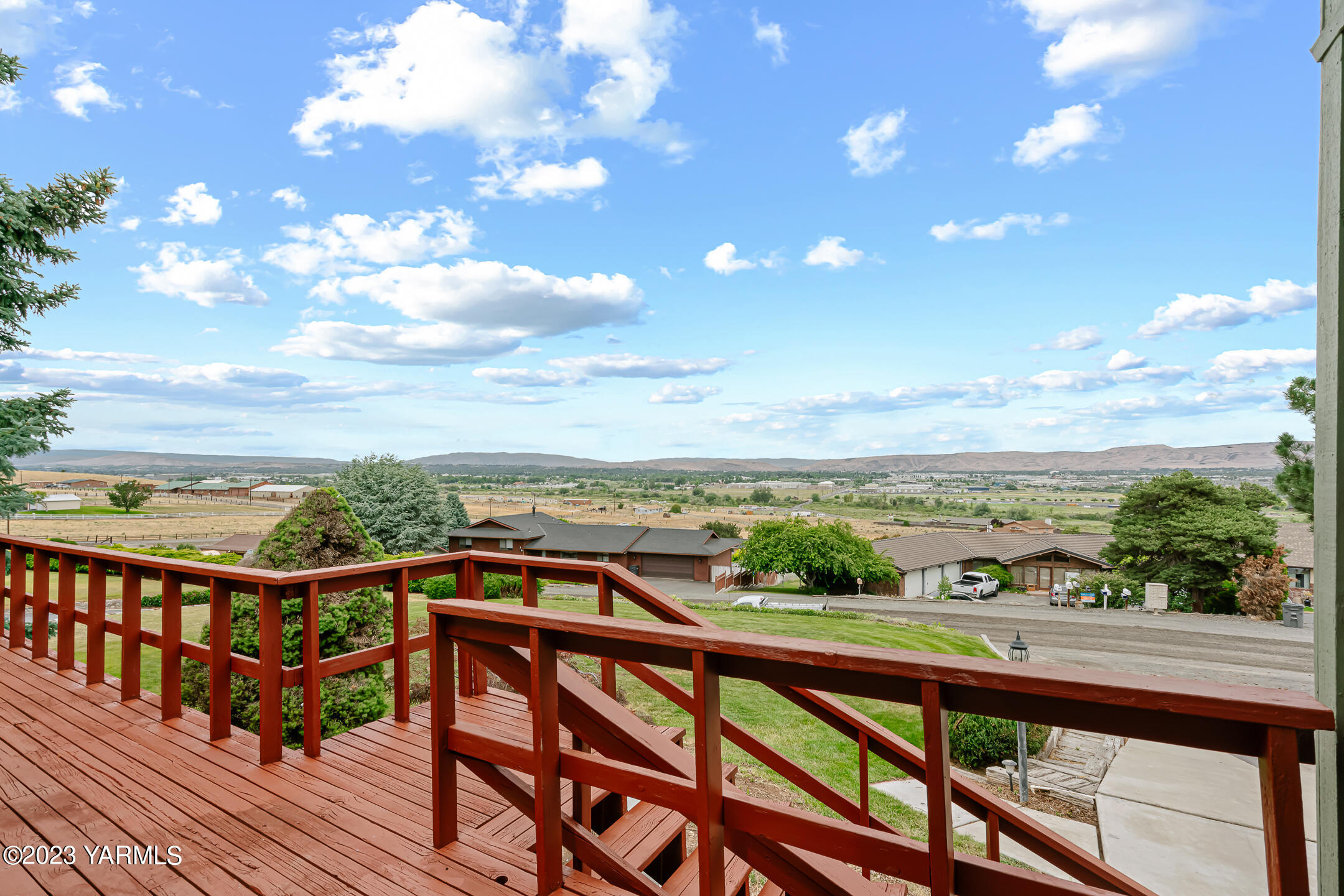 3410 Goodman Road Yakima, WA 98903 - Photo 3 of 33 Valley Views
