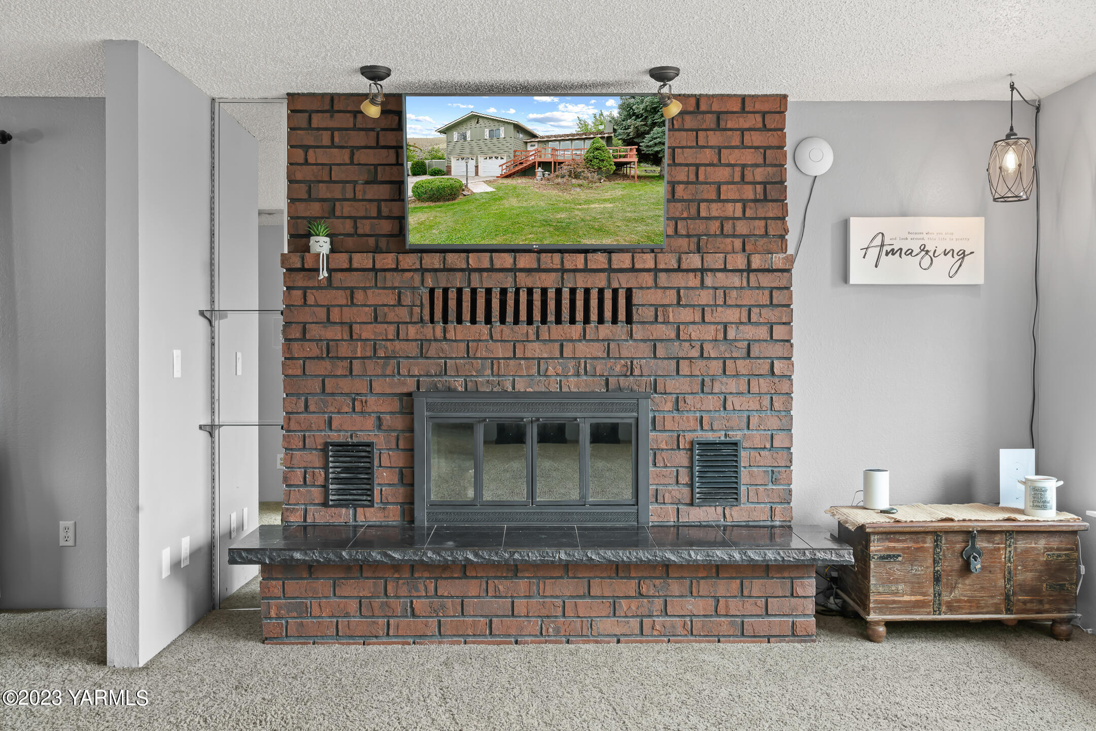 3410 Goodman Road Yakima, WA 98903 - Photo 8 of 33 Fireplace