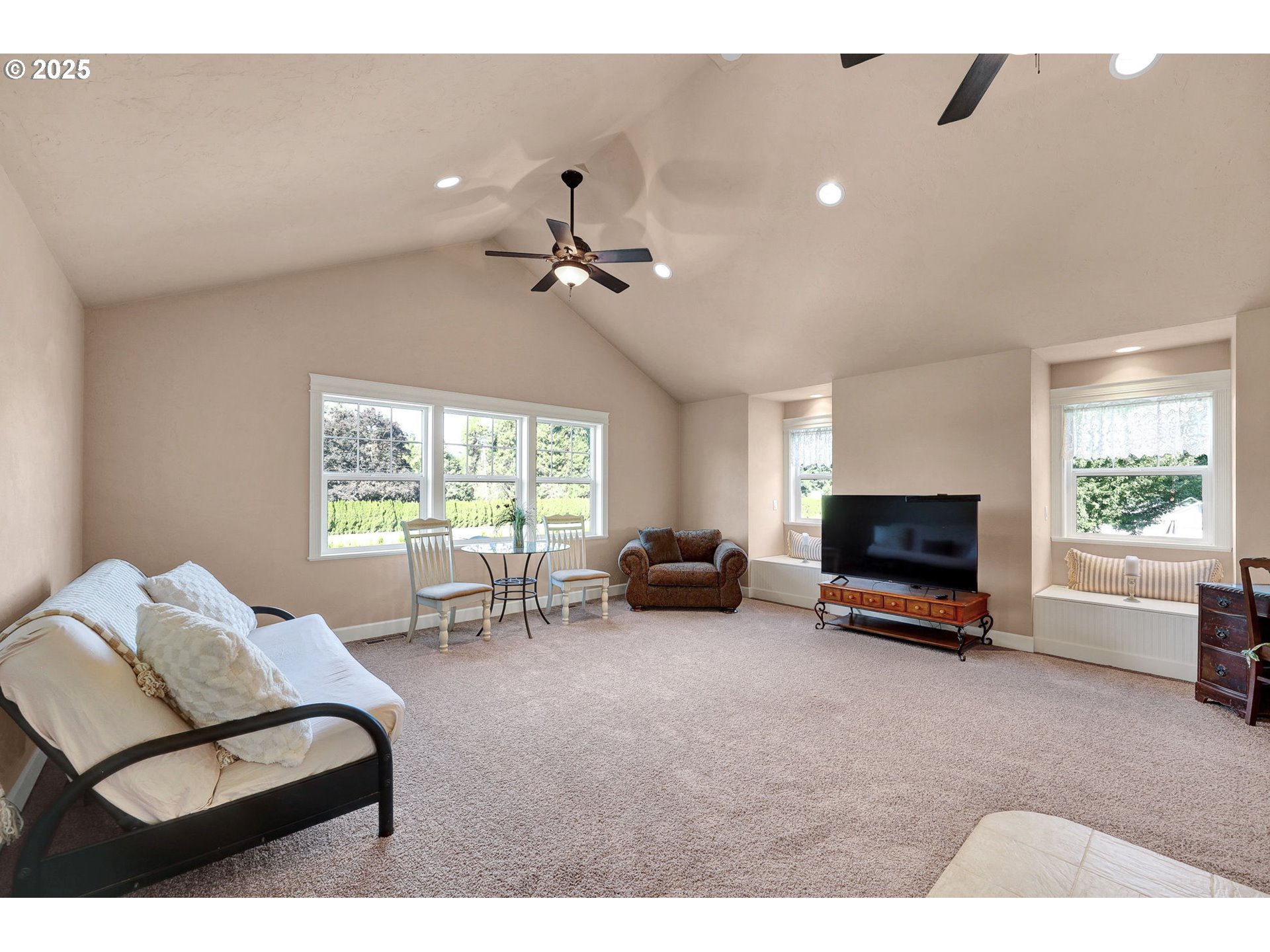 2011 River Loop 1 Eugene, OR 97404 - Photo 23 of 48