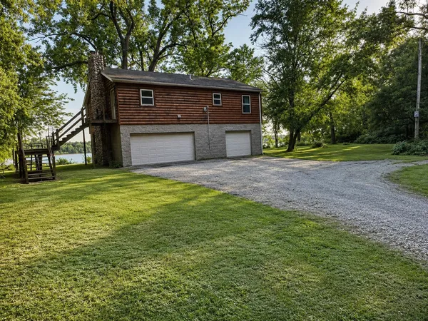 $165,000 | 3996 Highway 22, Blue Grass, IA 52726