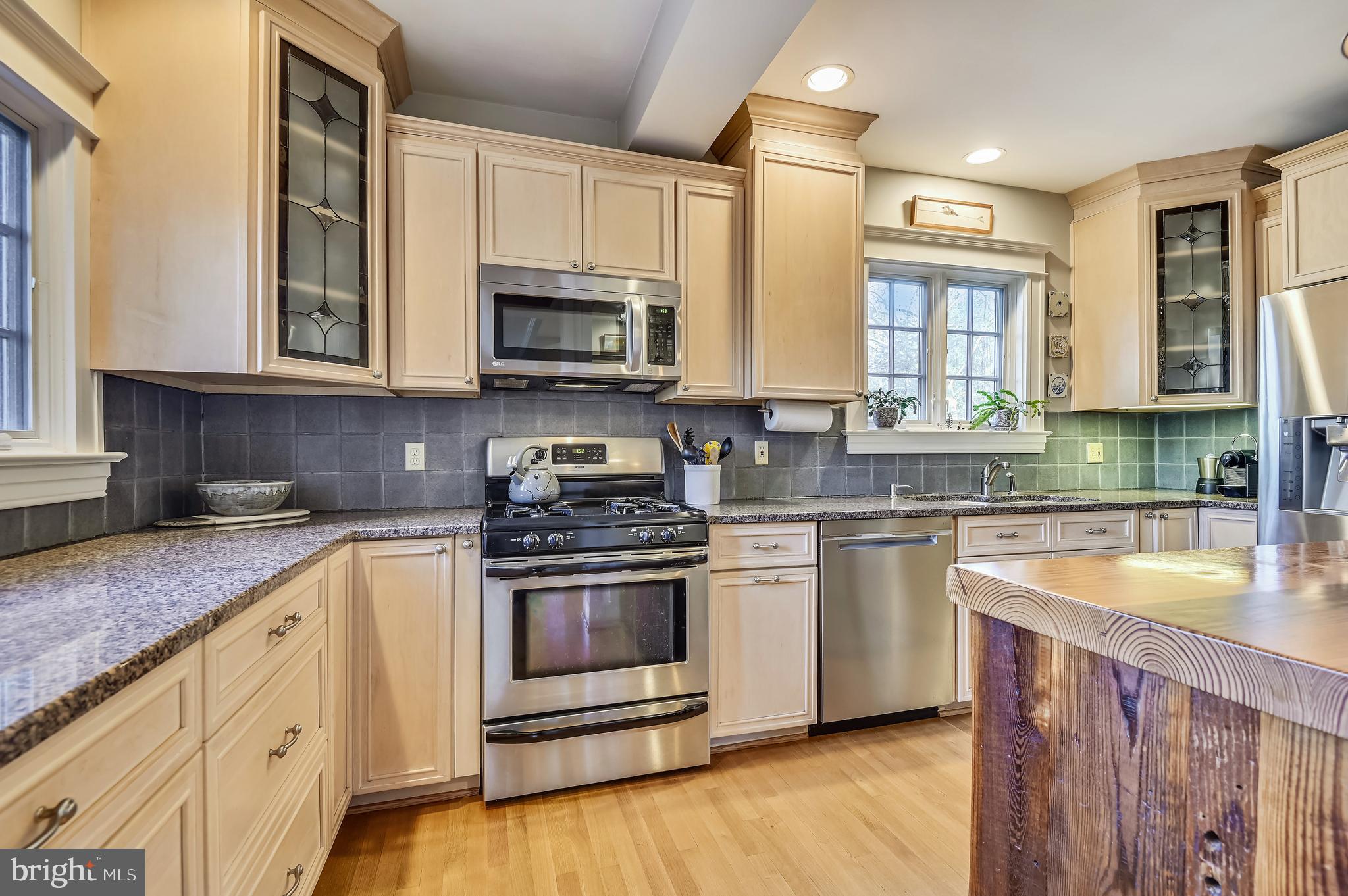 608 Hatherleigh Road Baltimore, MD 21212 - Photo 16 of 65 Stainless Appliances & Granite Counter Tops