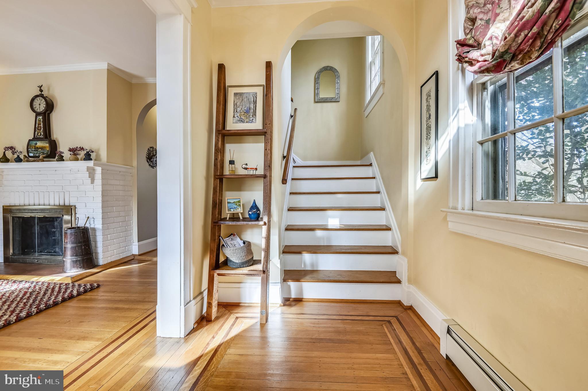 608 Hatherleigh Road Baltimore, MD 21212 - Photo 3 of 65 View of staircase from front door