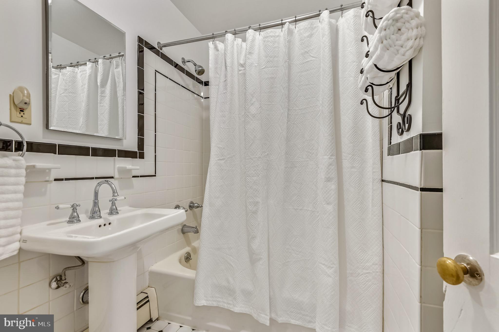 608 Hatherleigh Road Baltimore, MD 21212 - Photo 40 of 65 Hall Bath