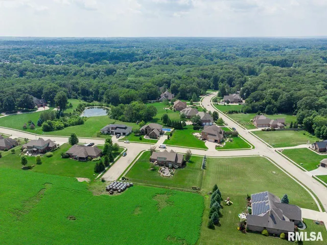 $79,900 | 132 Wolf Crossing Drive, Morton, IL 61550