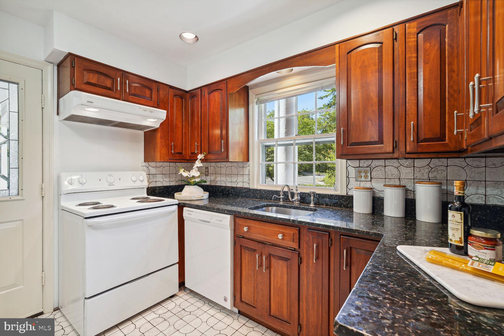 4719 River Road Bethesda, MD 20816 - Photo 7 of 21 Gallery Image 7