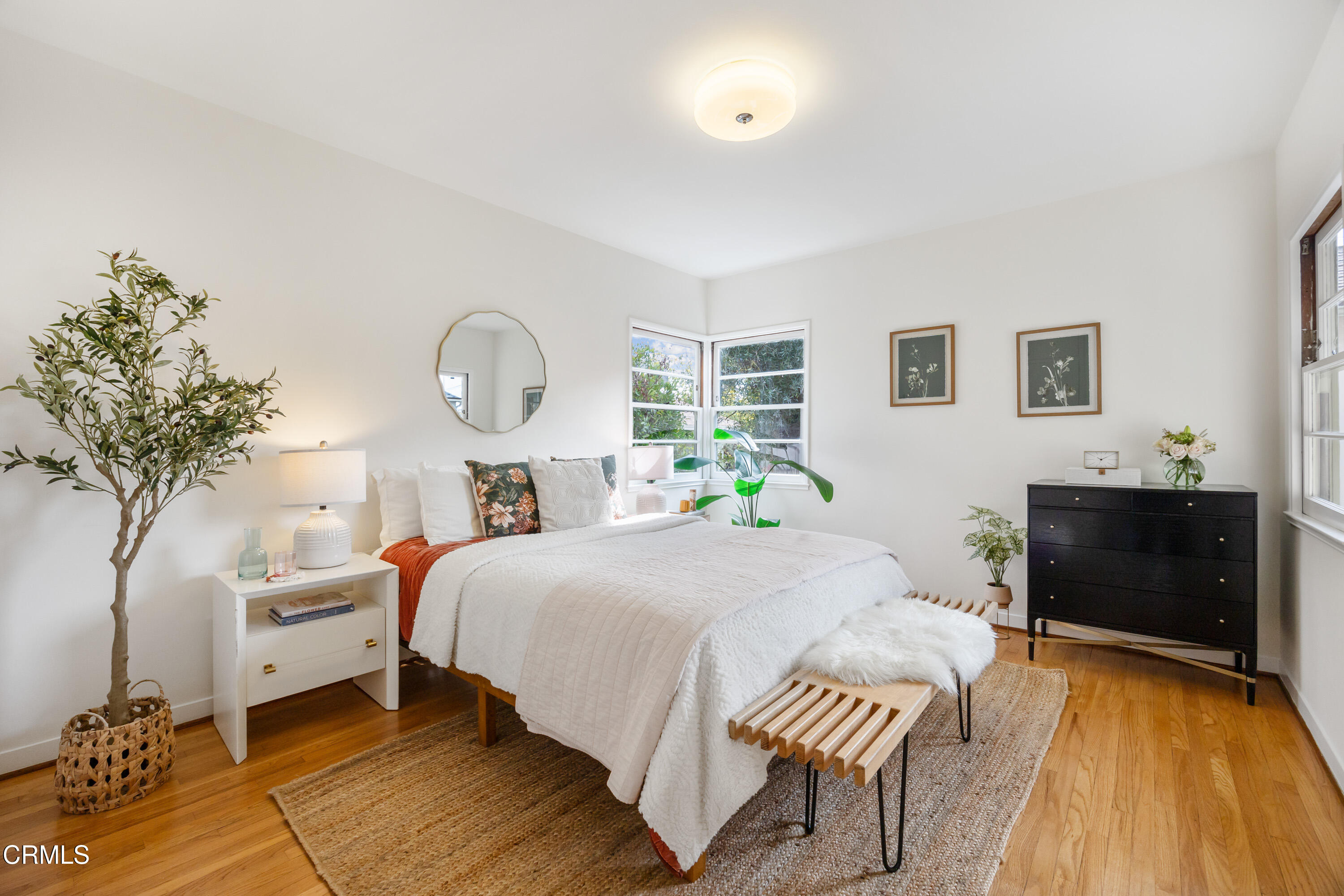 1766-1768 Whitefield Road Pasadena, CA 91104 - Photo 31 of 52 a bedroom with a bed and a table