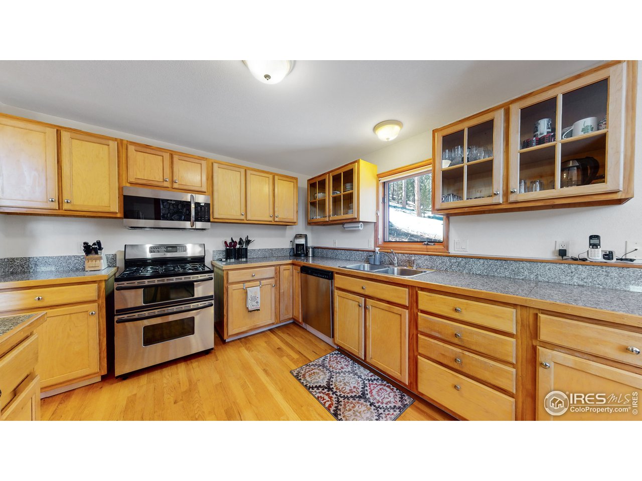 112 St Vrain Road Lyons, CO 80540 - Photo 8 of 40 Beautiful Cabinetry & Granite Counters, Gas Stove