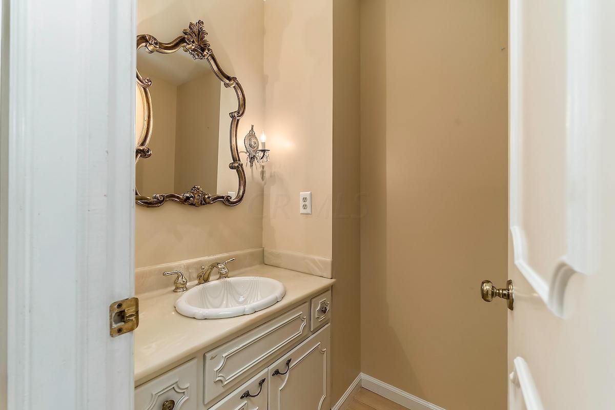 2768 Edgewood Road Upper Arlington, OH 43220 - Photo 12 of 36
