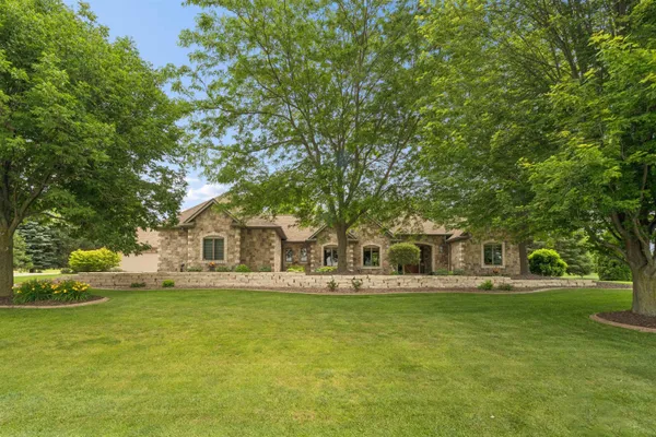 $869,900 | N3040 Steeple Drive, Appleton, WI 54913