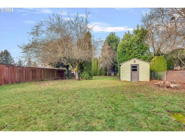 a view of a backyard of the house