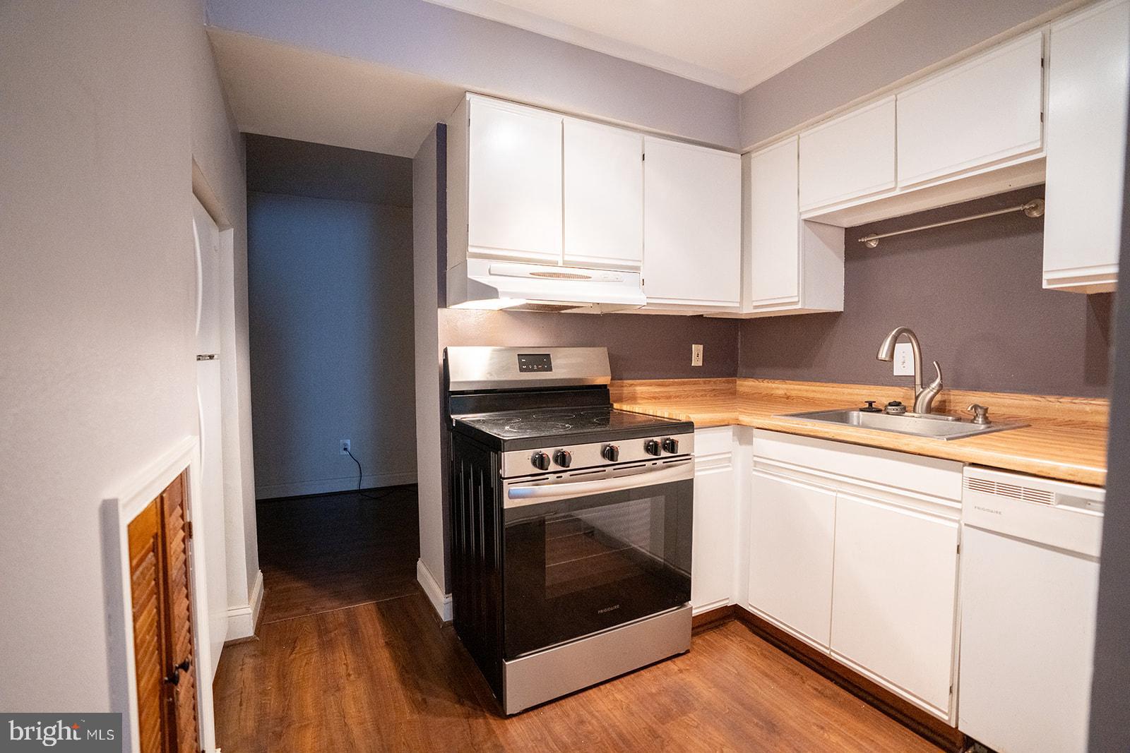 573 Summit House West Chester, PA 19382 - Photo 4 of 20 a kitchen with a stove oven and sink