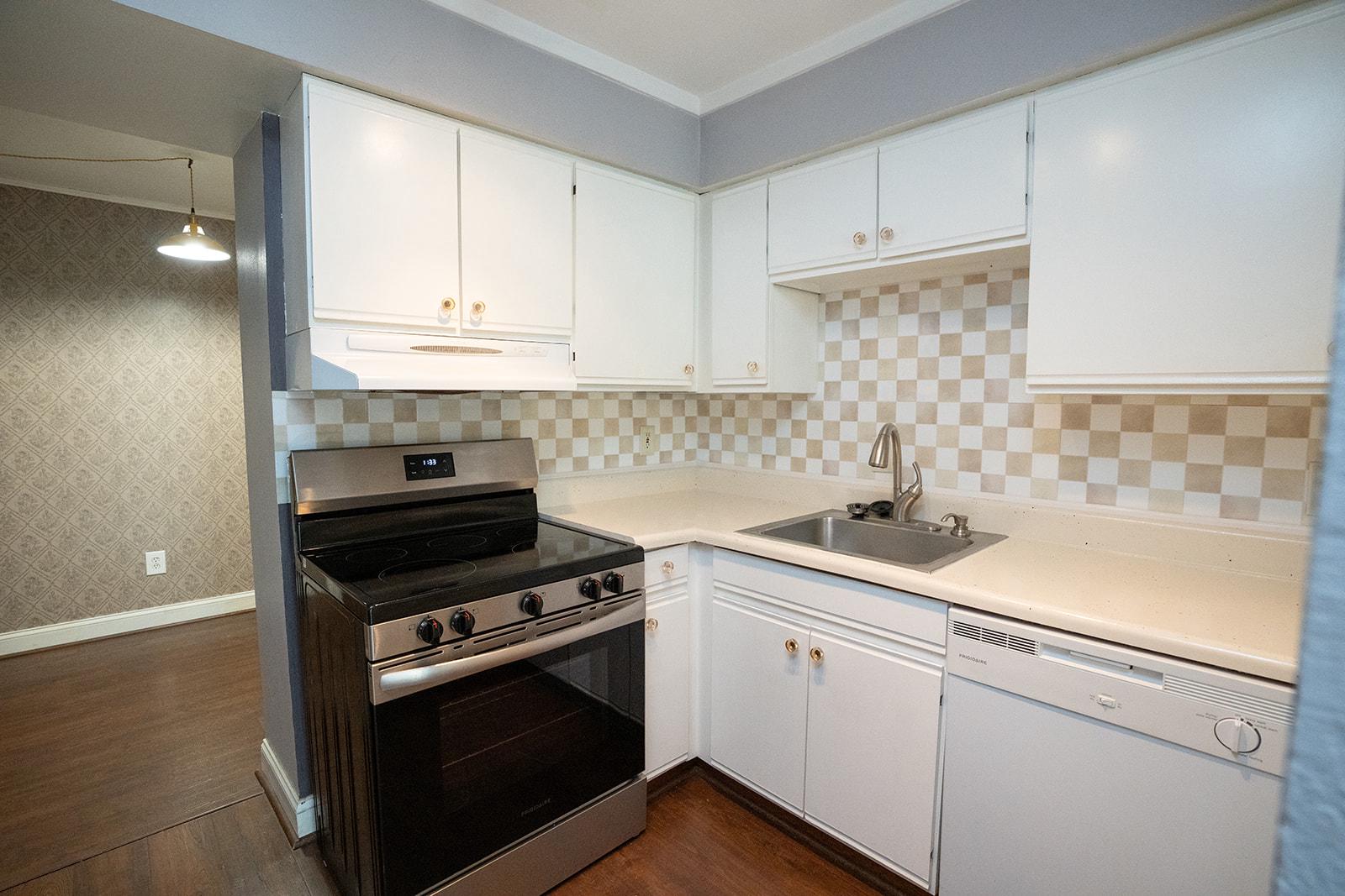 573 Summit House West Chester, PA 19382 - Photo 9 of 24 Modern kitchen with new stove (2024)