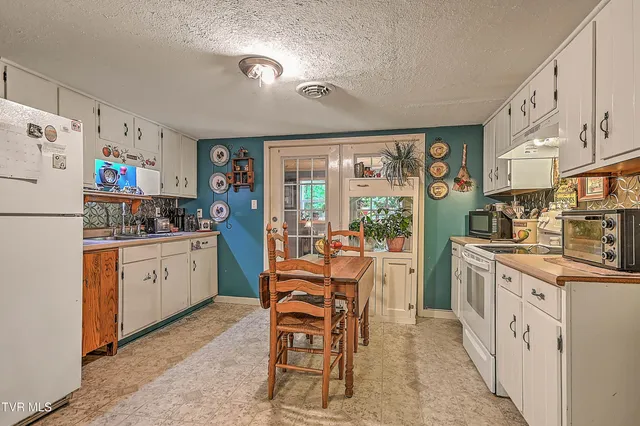 $165,000 | 553 North Mill Hollow Road, Castlewood, VA 24224