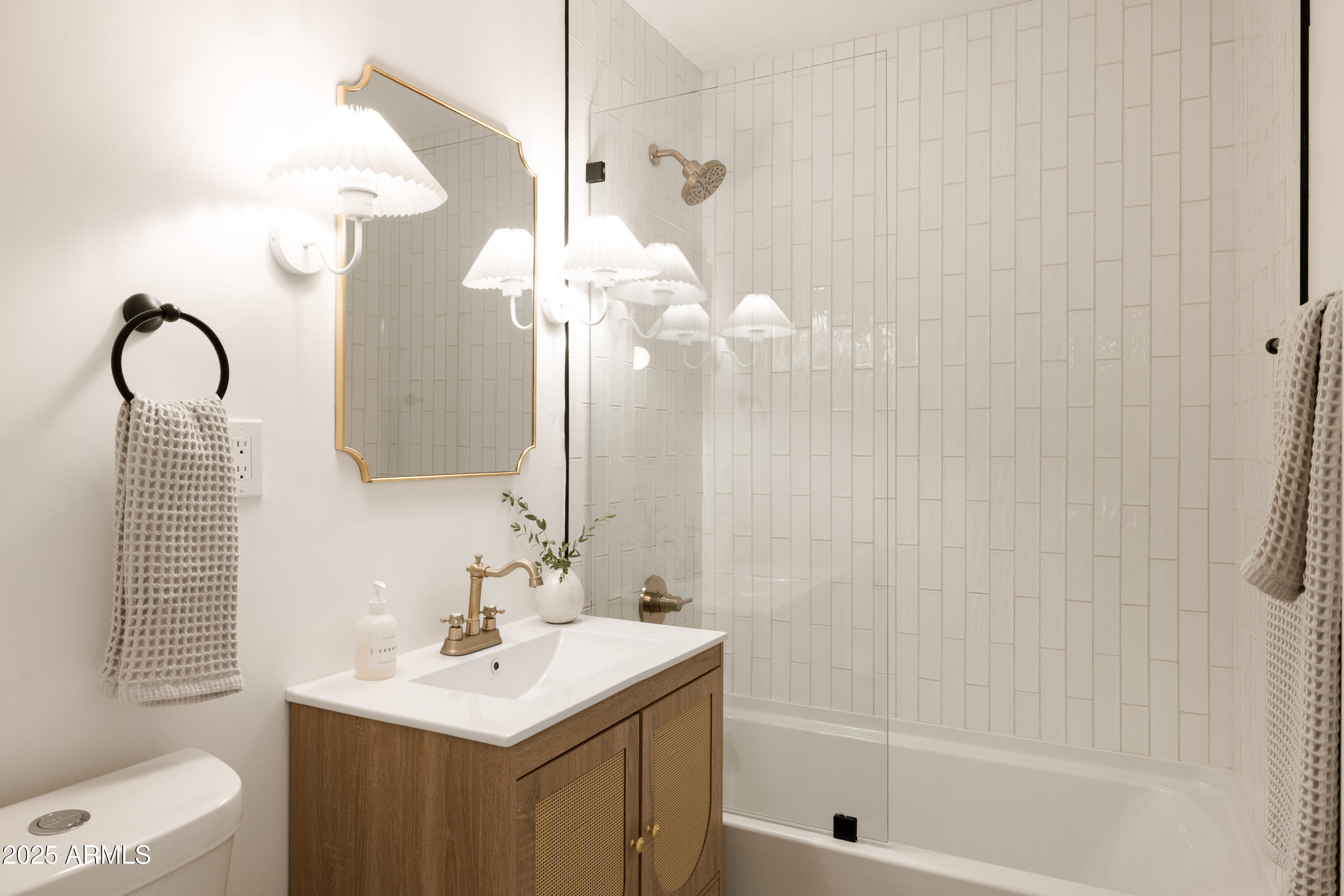 927 West Roma Avenue Phoenix, AZ 85013 - Photo 20 of 53 Guest Bathroom