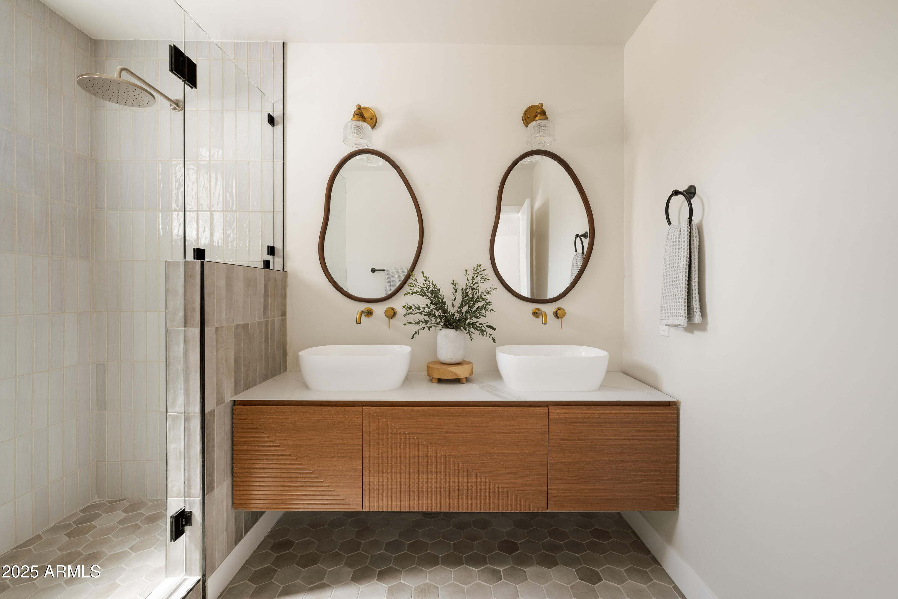 927 West Roma Avenue Phoenix, AZ 85013 - Photo 29 of 53 Primary Bathroom